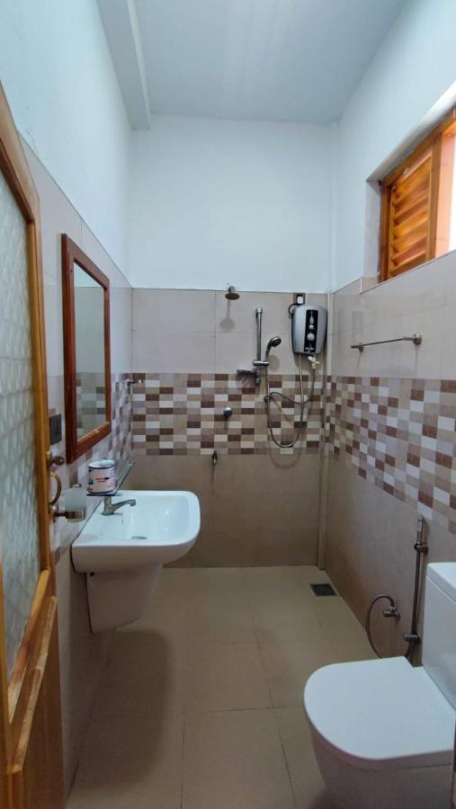 Aqua Blue Hotel Аругам Бей Екстериор снимка