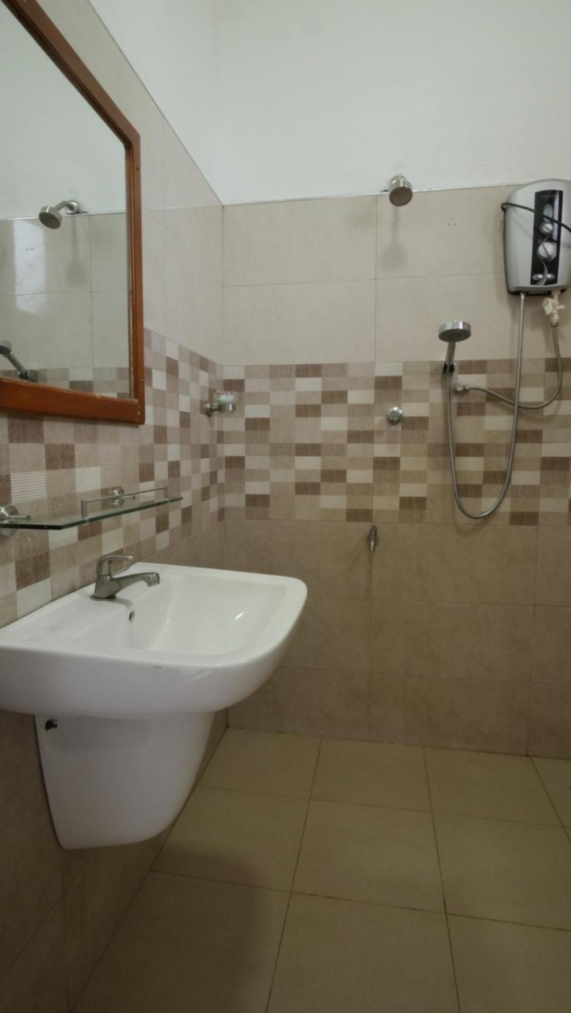 Aqua Blue Hotel Аругам Бей Екстериор снимка