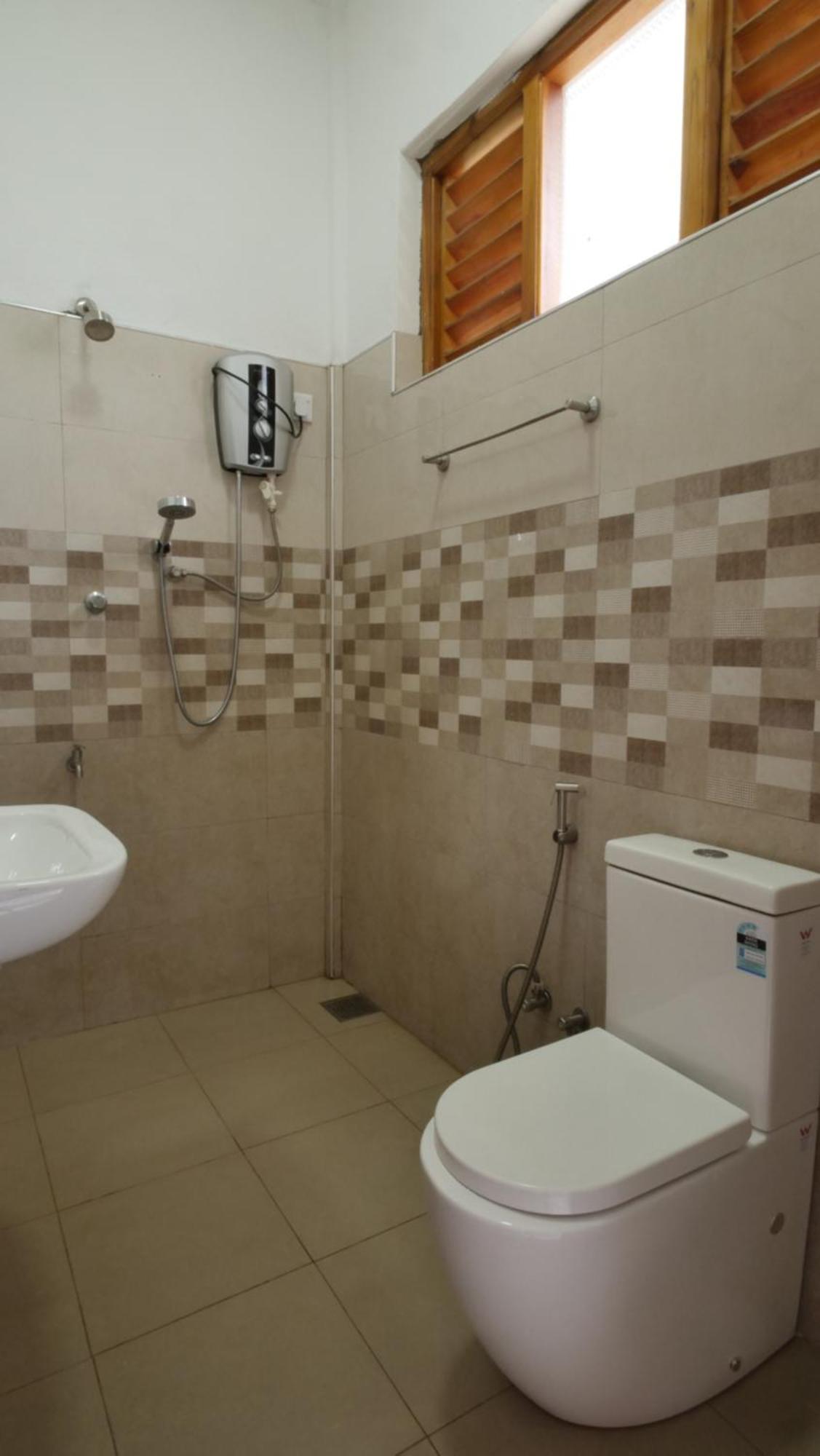 Aqua Blue Hotel Аругам Бей Екстериор снимка