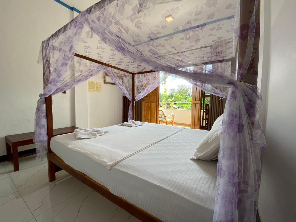 Aqua Blue Hotel Аругам Бей Екстериор снимка